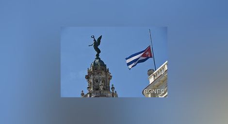 САЩ развя кубинското знаме над Държавния департамент