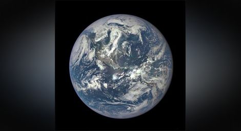 Снимаха Земята от 1,5 милиона километра