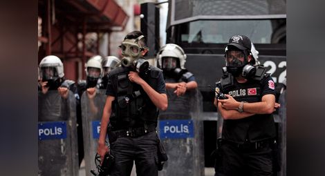 Стрелба по полицейски участък в Истанбул