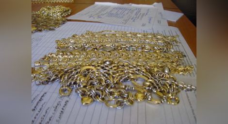 Скриха половин кило злато в охладителната система на автобус