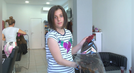 10-годишно момиче от Пазарджик дари косата си за направата на перуки за онкоболни