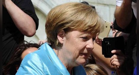 Меркел отиде на опера, припадна в ресторант