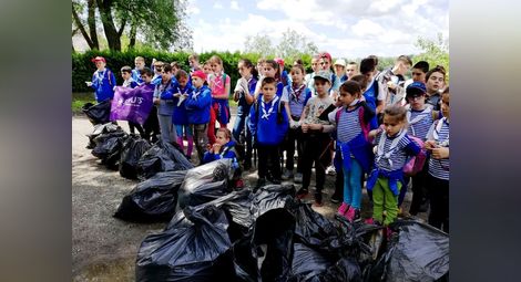 60 чувала с отпадъци събраха скаутите  по бреговете на Дунав и Русенски Лом