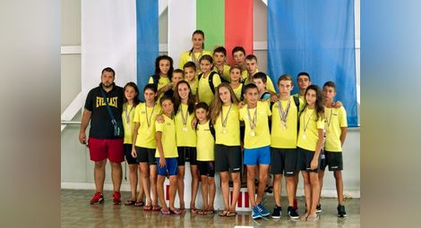 22 медала за плувците на „Ирис“ от международен турнир „Бриз“