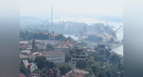 Горящи румънски стърнища потопиха в дим и миризми Русе
