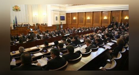 Скандал в парламента спря гласуването на антикорупционния закон
