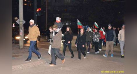 Протестите в Русе продължават, организаторите не искат партии