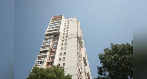 Мъж се хвърли от 20-я етаж на блок в София