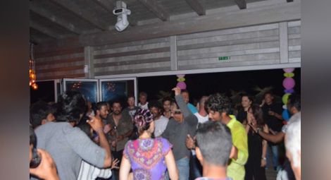 Каджол и Шах Рук Хан впечатлиха с танцови умения на грандиозно парти в Албена