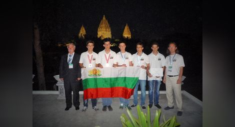 Българският отбор по астрофизика спечели един златен и два бронзови медала на IX Международна олимпиада в Индонезия 