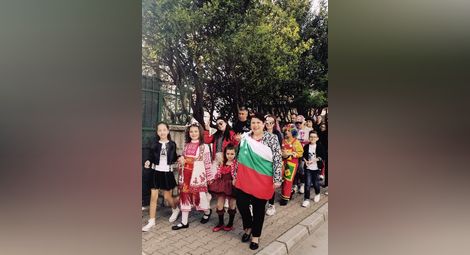 Солисти на „Слънчеви ноти“  представиха България на карнавал