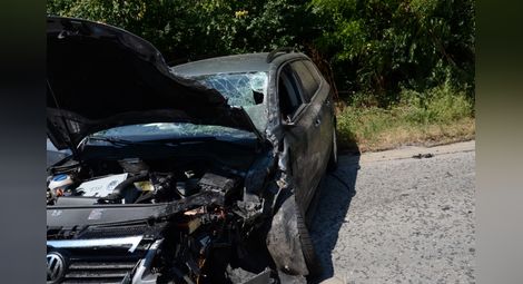 Двама шофьори се отърваха по чудо след челен удар на Мойсев баир