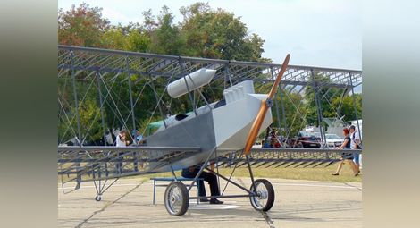 Показаха репликата на първия български самолет отпреди 100 години
