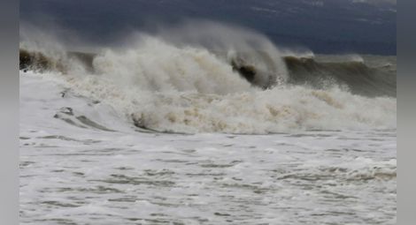 Морето освирепя – 2 м вълни и мъртво вълнение