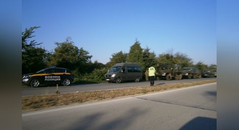 Колони с военна техника задръстват магистрала "Хемус"