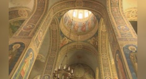 Златната църква в Шипка се руши, има опасност за богомолците