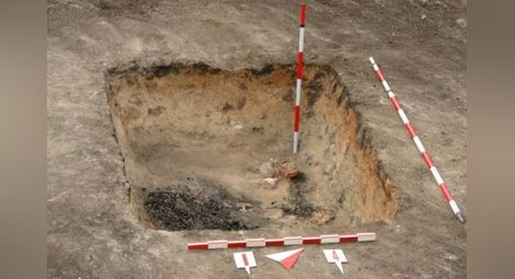Уникална находка: Откриха надпис с мастило в тракийски гроб на 2000 години!