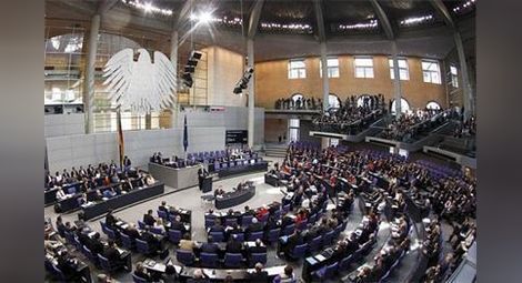 56 депутати от партията на Меркел „против” нови пари за Гърция
