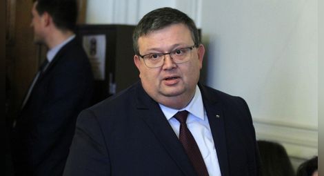 Цацаров поиска от ДАНС информация за сметки и офшорки на висши държавни служители