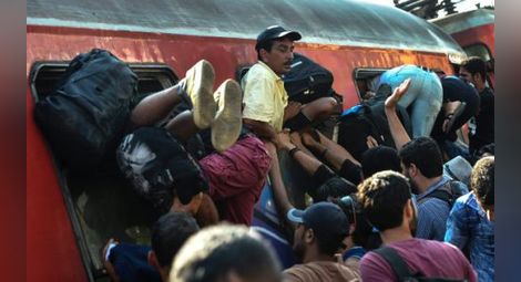 Бежанците блокираха влаковете в Македония