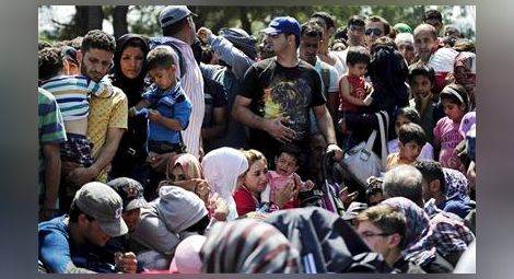 БГ ромка върти алъш-вериш с бежанците в Гевгели