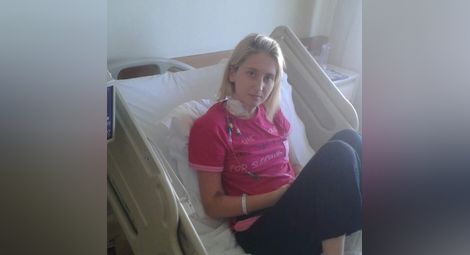 25-годишната Джанет се върна в България и е на химиотерапия