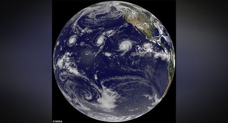Три урагана заснети едновременно над Тихия океан за първи път досега