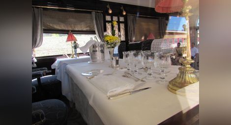 Младоженци на сватбено пътешествие с царя на влаковете „Ориент Експрес“