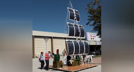 Соларна станция за мобилни устройства показват за първи път у нас на Международния технически панаир в Пловдив 