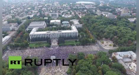 Дрон засне многохилядния протест в Молдова (видео)