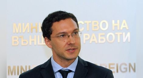 Парламентът отхвърли искане Митов да бъде препитан за руските самолети