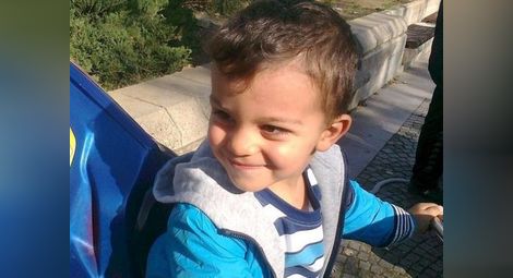 Дете-чудо в Сливен: Момченце на 2 години брои на 11 езика от нула до десет