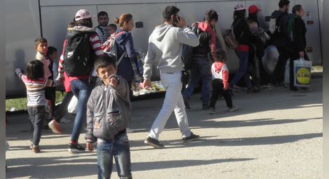 Български шофьор: Над 2000 сирийски бежанци чакат на автогарата в Истанбул