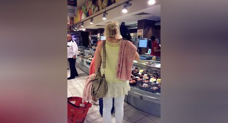 Пълна лудница: Лейди ГарГа пазарува в "Билла"!