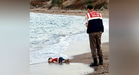 Морето в Турция отново изхвърли тяло на детенце - на 4-годишно момиченце