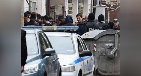 Бежанци вилняха в София, ранен е полицай