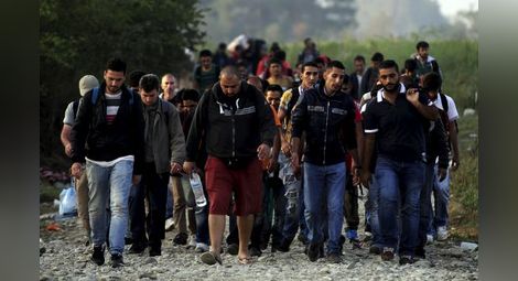 Унгарският външен министър: 35 милиона потеглят към Европа