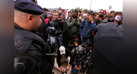 ЕС може да върне 150 000 мигранти на Сърбия