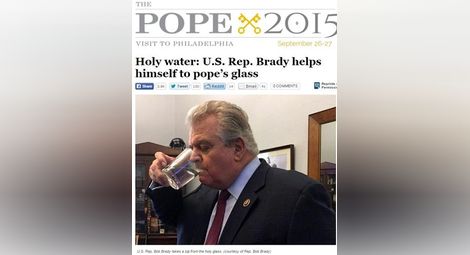 Конгресмен отмъкна чаша на папа Франциск, водата в нея била светена