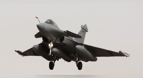 Франция нанесе първите въздушни удари в Сирия