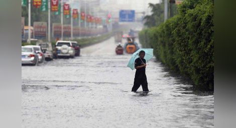 Тайфунът „Дуцзюан“ се е усилил до супертайфун, предупреждават китайски метеоролози