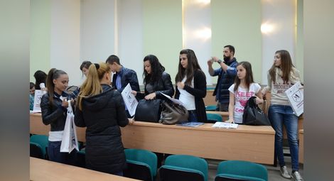 „Академия Икономика“ прикова  интереса на русенски студенти
