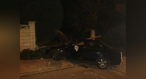 Нова катастрофа във Варна: Мъж влетя с колата си в къща 