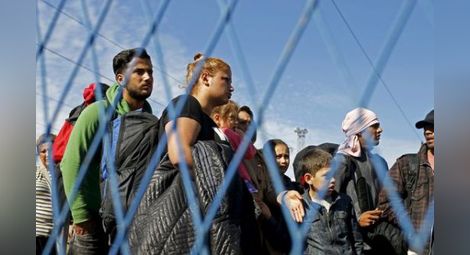 ЕК допуска създаването на временни транзитни зони за бежанци в ЕС
