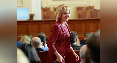 Мая Манолова се появи в парламента, добре е