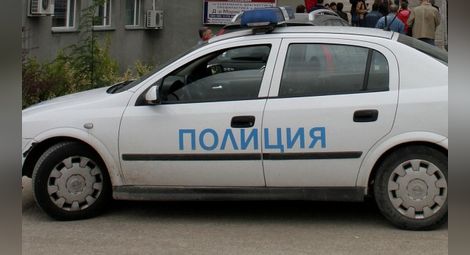 Полицията в Благоевград гони гол мъж по улиците на града