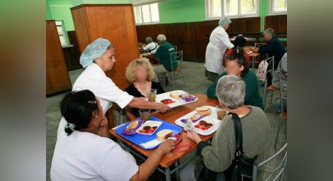Общинската трапезария ще храни 100 бедни и болни до края на годината