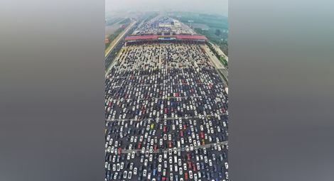 Това не е паркинг, а задръстване в Китай (снимки)