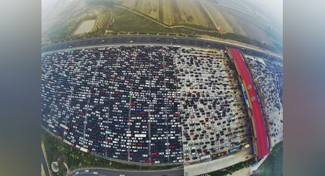 Това не е паркинг, а задръстване в Китай (снимки)