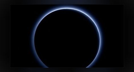 Сензация: Небето на Плутон е синьо. Има и лед
